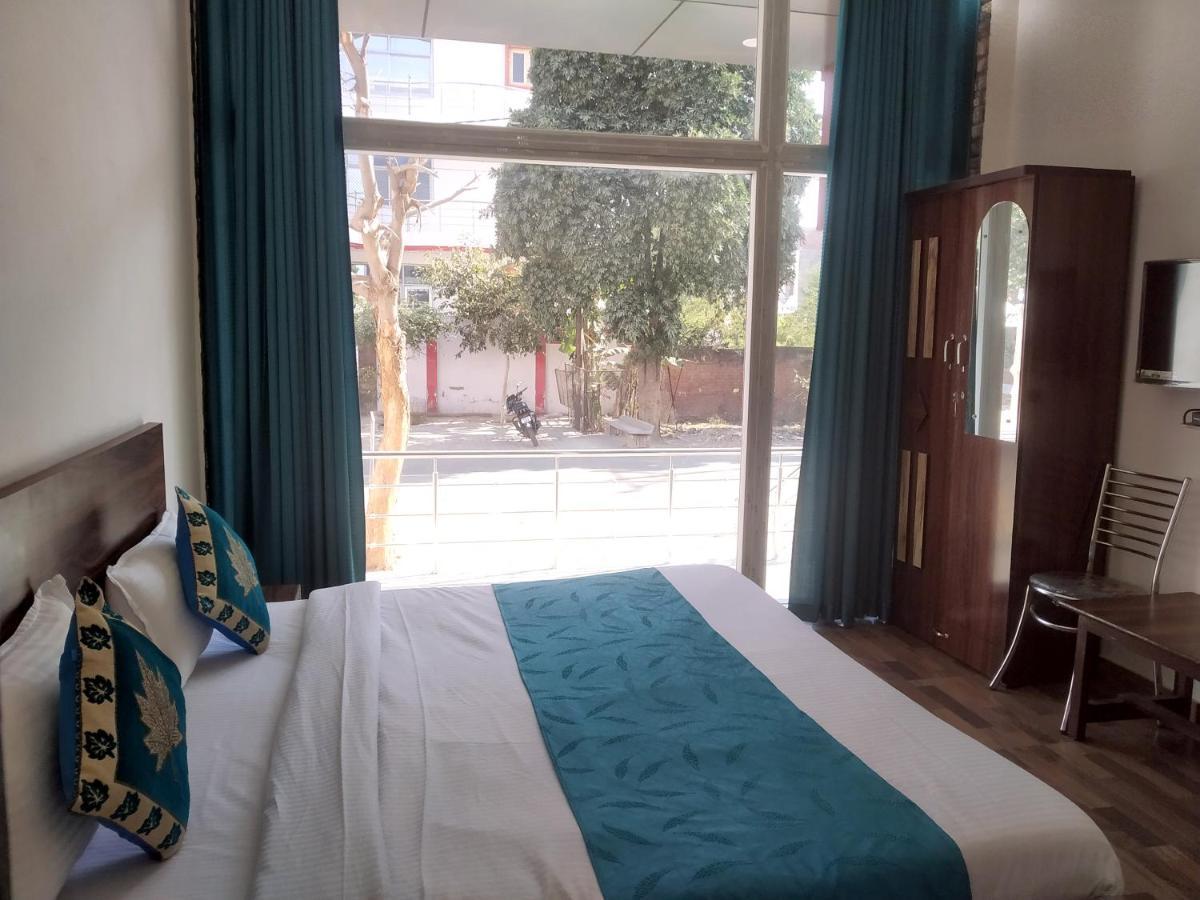 Nv Palace Hotel Vrindāvan 외부 사진