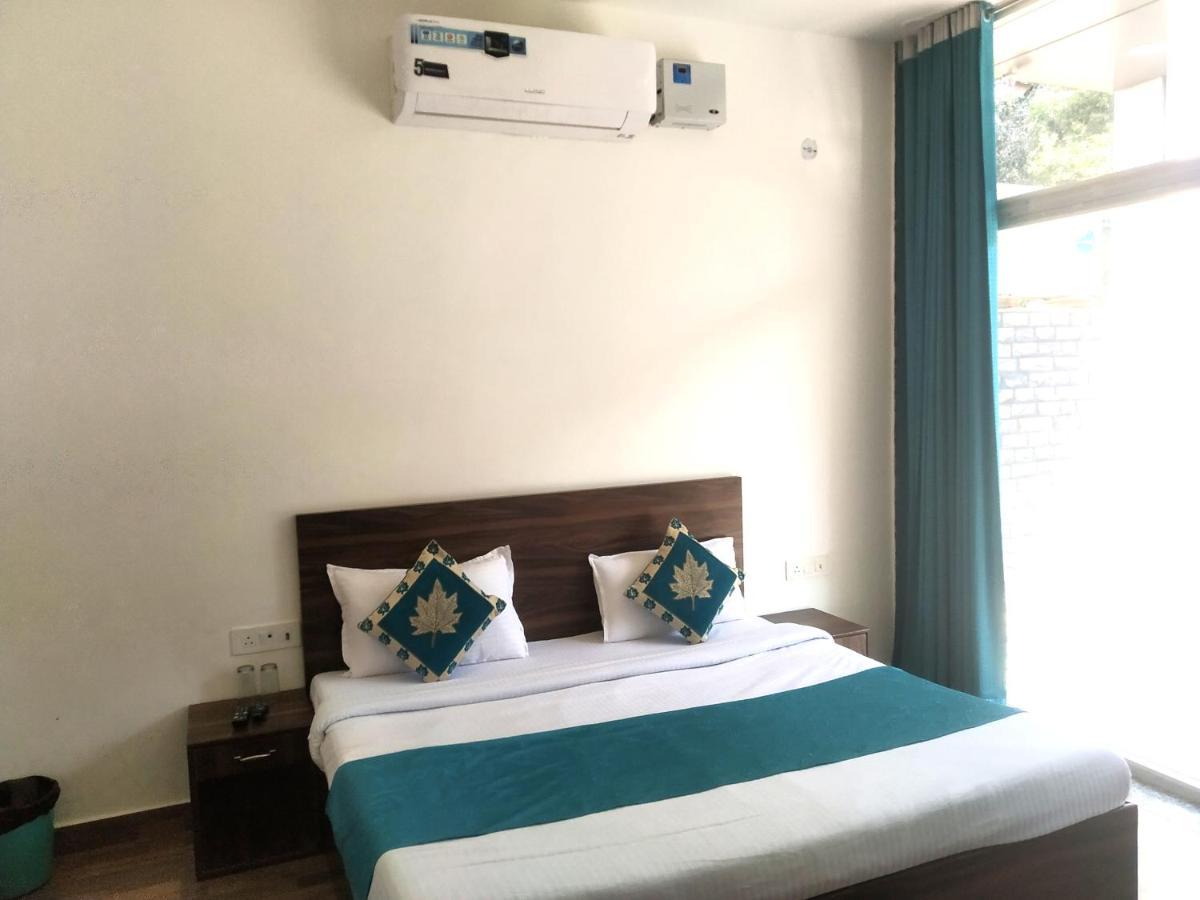 Nv Palace Hotel Vrindāvan 외부 사진