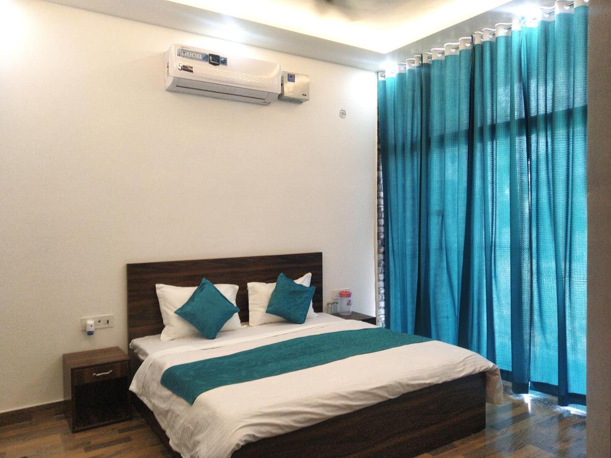 Nv Palace Hotel Vrindāvan 외부 사진